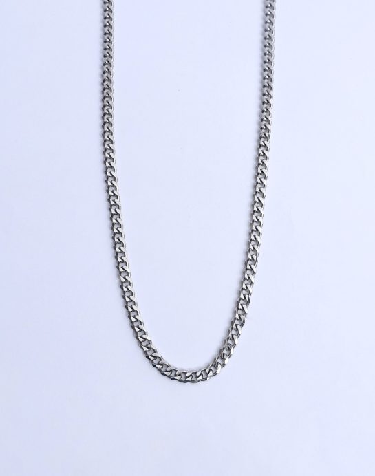CURB CHAIN NECKLACE IN SILVER