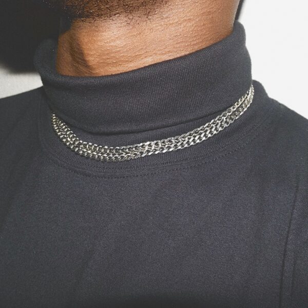 CURB CHAIN NECKLACE IN SILVER